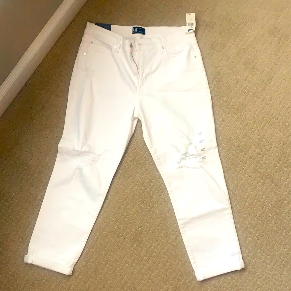 GAP girlfriend white Capri jeans
